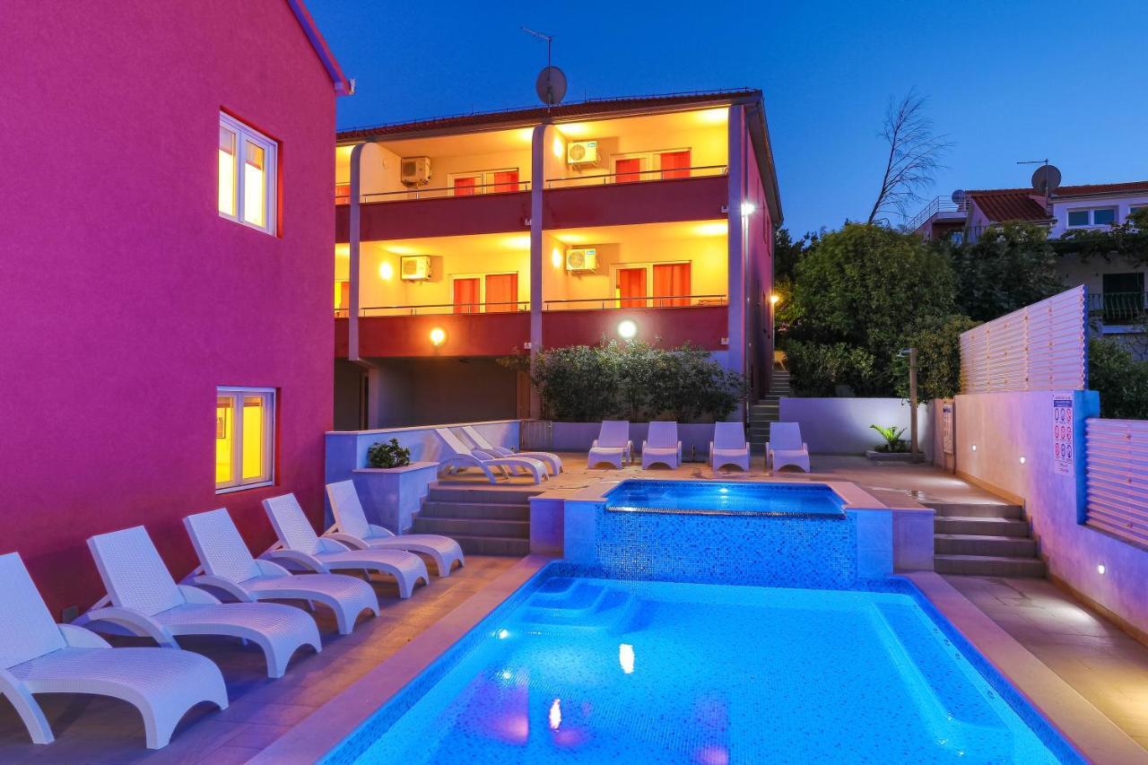 Apartments Stina Seget Vranjica Exterior foto